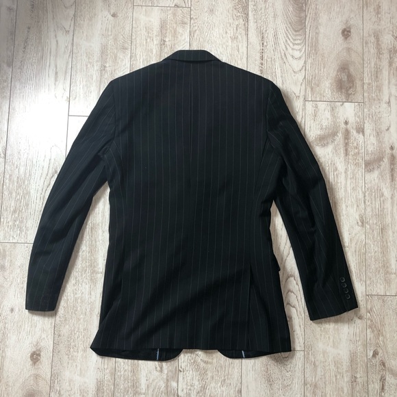 Beautiful pinstripe black and white suit - Picture 2 of 6